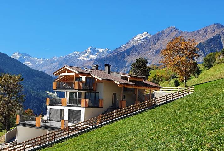 Entire apartment, Apartment 'Sunnseitn Lodge Alps' with Mountain View, Private Terrace and Wi-Fi in Stuls, Moos in Passeier