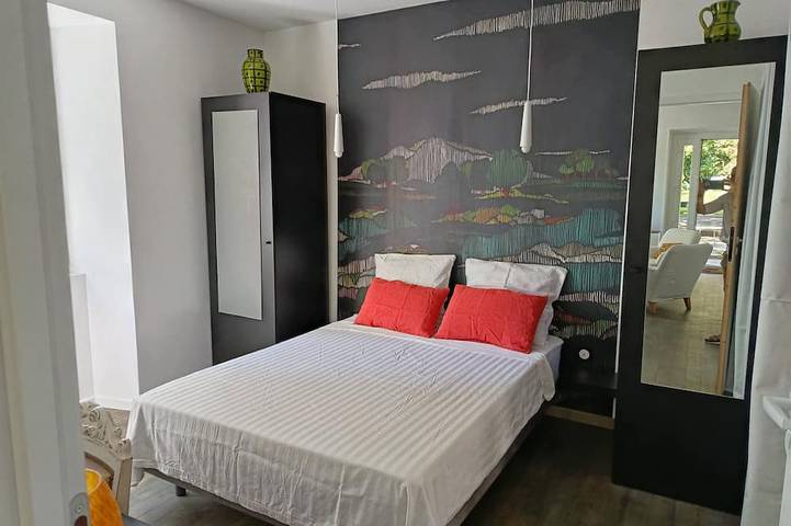 Apartamento entero, Apartment with a Garden, Near Downtown. On-site covered parking. in Chambéry, Chambéry region