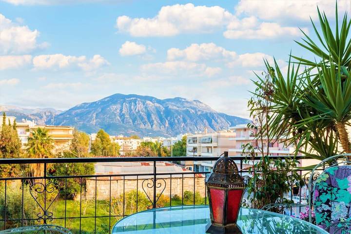 Bright comfy flat near the beach & the city center in Kalamata, Messenien