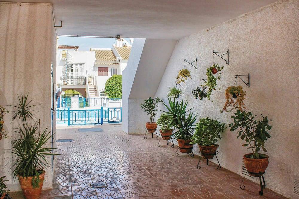 Apartamento entero, Bonito apartamento de 1 dormitorio en. in El Chaparral, Torrevieja