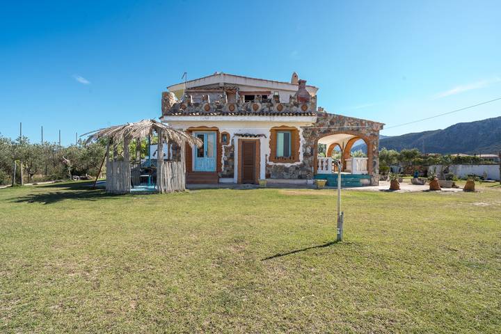 Monolocale intero, Studio 'Sa Burrida' Relax vicino al mare con giardino e Wi-Fi in Posada, Provincia di Nuoro