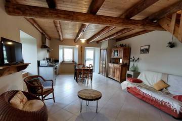 Gîte pour 6 personnes, avec jardin, animaux acceptés à Arlempdes