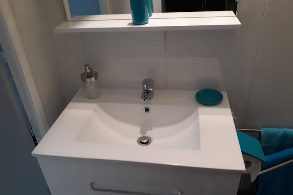 A nest in Epleumie St Apollinaire 21850 in Saint-Apollinaire (Côte-d'Or), Dijon region