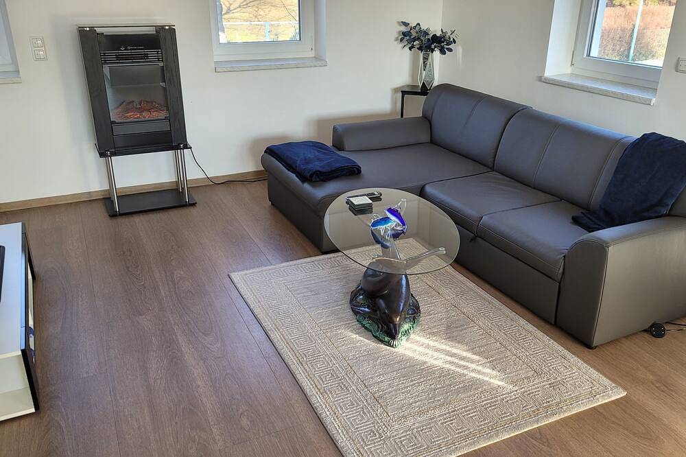 Ganze Wohnung, Klimatisierte Ferienwohnung 2, super Anbindung nach Wien + superschnellem Wlan in Neulengbach, Traisental