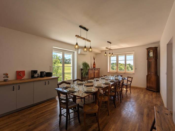 Gîte pour 14 personnes, avec jardin et terrasse, animaux acceptés à Montbron - 3