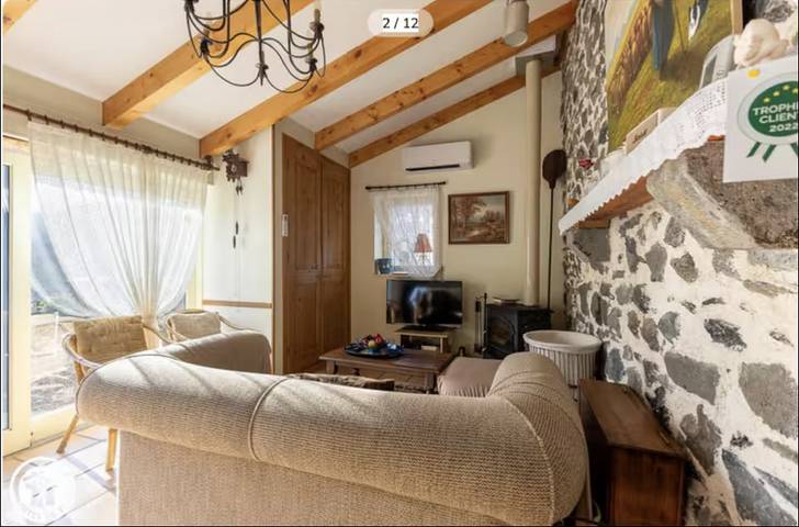 Gîte pour 4 personnes, avec jardin et terrasse à Rochefort-Montagne