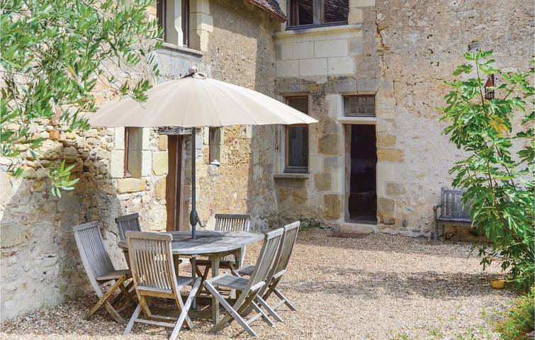 Appartement au bord de la piscine à Cheillé : A deux pas de la ville et de la rivière in Cheillé, Vallée de la Loire