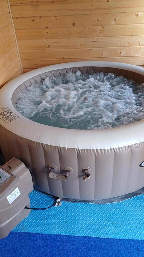 Camping pour 4 personnes, avec Jacuzzi ainsi que Terrasse et Jardin