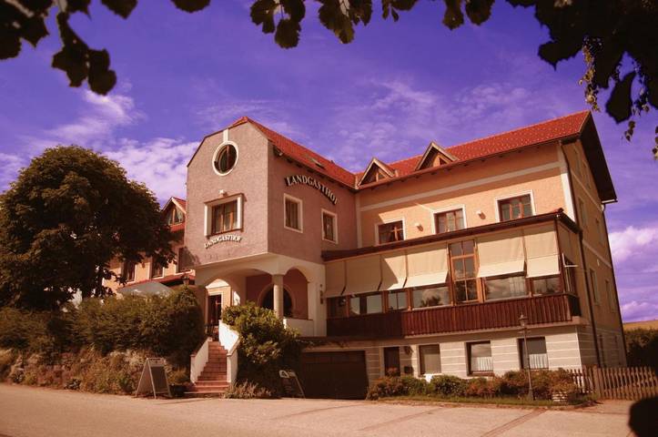 Ferienwohnung für 2 Personen, mit Terrasse und Garten sowie Ausblick in Seewalchen am Attersee - 4