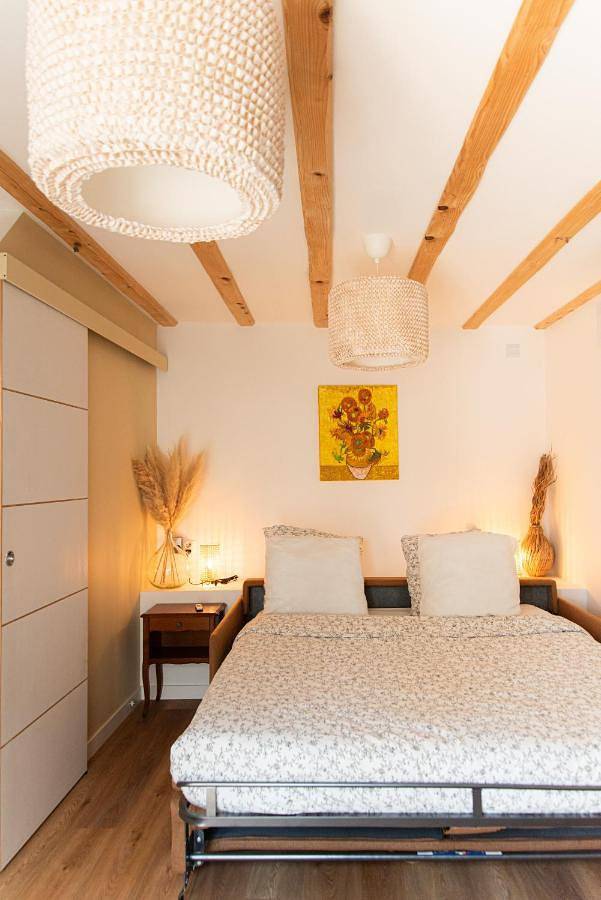 Gîte pour 4 personnes, avec Terrasse et Jardin ainsi que Piscine et Vue à Saint-Étienne-la-Varenne