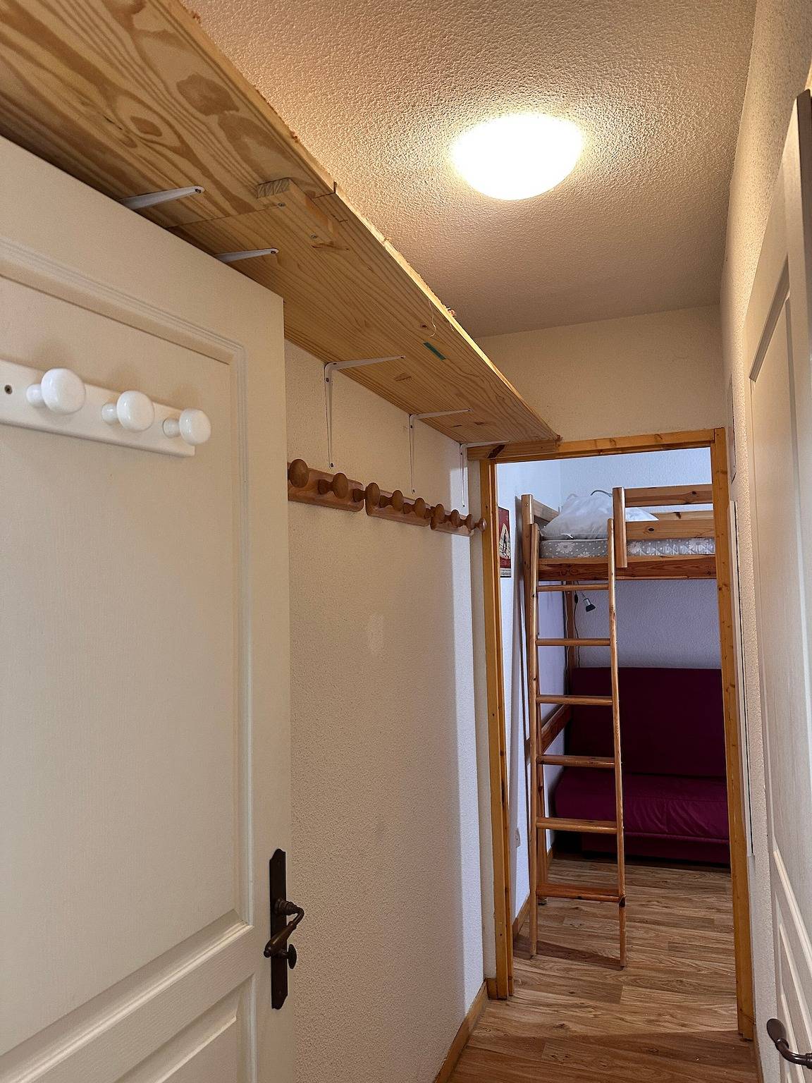 Entire apartment, Apartment "La Cabane" in Chamrousse, Private Terrace, Ski-in/Ski-out in Chamrousse, Écrins National Park