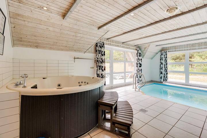 Ferienhaus für 10 Personen, mit Balkon/Terrasse und Whirlpool sowie Terrasse und Pool auf Rømø - 2