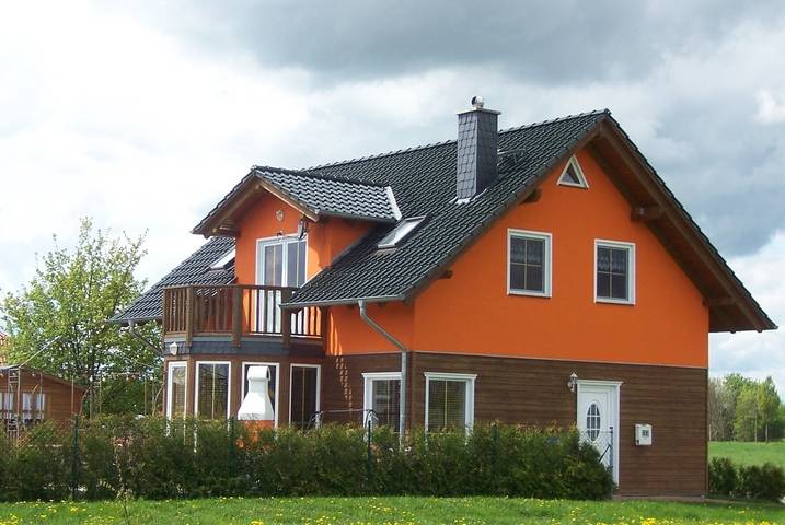 Ferienhaus für 4 Personen, mit Balkon und Terrasse sowie Garten und Seeblick