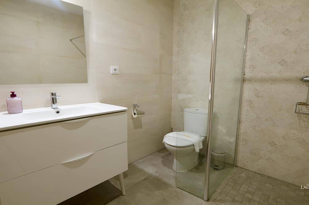 Ganze Wohnung, Buganvilla Apartment with Shared Pool in Puerto Real, Costa de la Luz