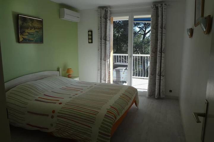 Gîte pour 5 personnes, avec balcon dans Office De Tourisme De Saint Cyr Sur Mer - 3