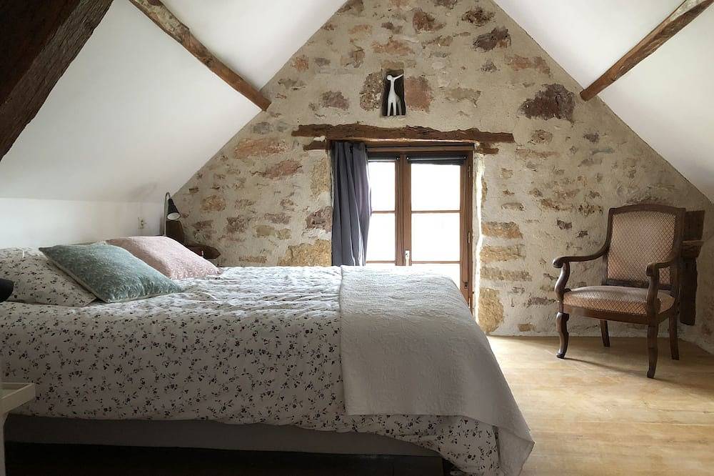 Maison rénovée avec Piscine et dominant la Vallée du Célé in Béduer, Parc Naturel Régional des Causses du Quercy