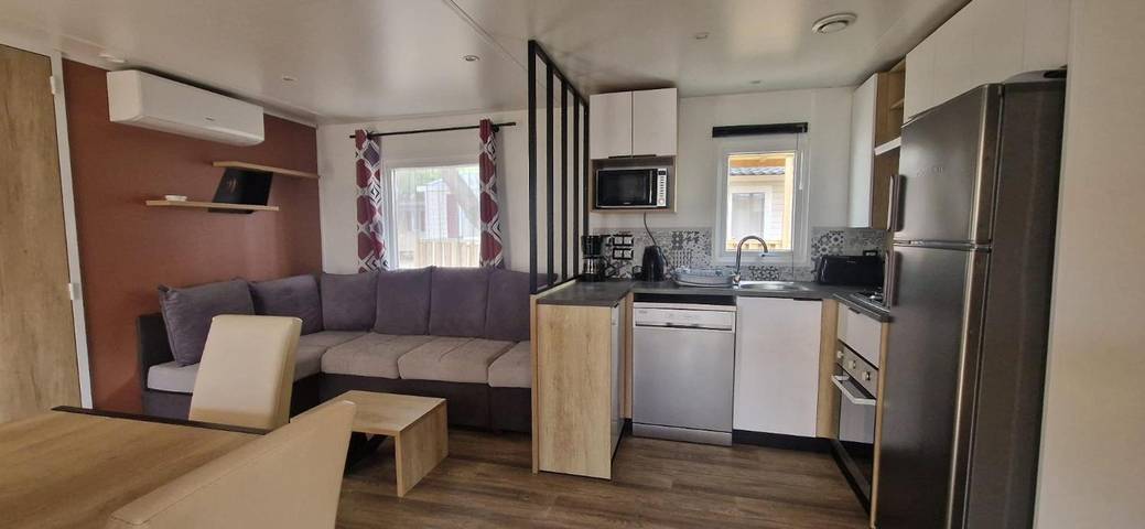 Location de vacances pour 6 personnes, avec jardin ainsi que vue sur le lac et bassin pour enfant, animaux acceptés à Canet-en-Roussillon