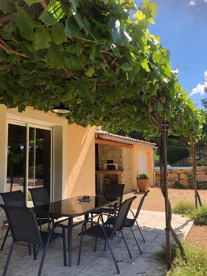Location de vacances pour 6 personnes, avec piscine ainsi que vue et jardin à Nyons - 3