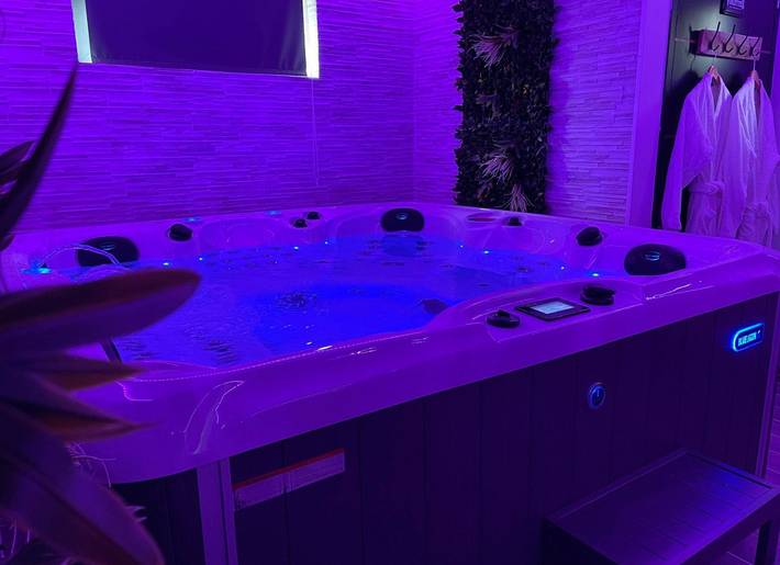 Gîte pour 2 personnes, avec sauna et jacuzzi
