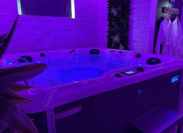 Gîte pour 2 personnes, avec sauna et jacuzzi dans 