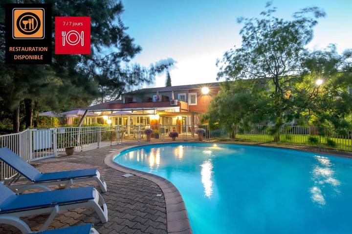 Hôtel pour 2 personnes, avec piscine et jardin, animaux acceptés