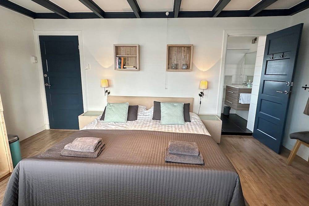 Ganze Wohnung, Hübsches Studio mit kleiner Terrasse und Parkplatz. Nur 200 meter vom Sandstrand in Bergen aan Zee, Noord-Holland - Nordseeküste