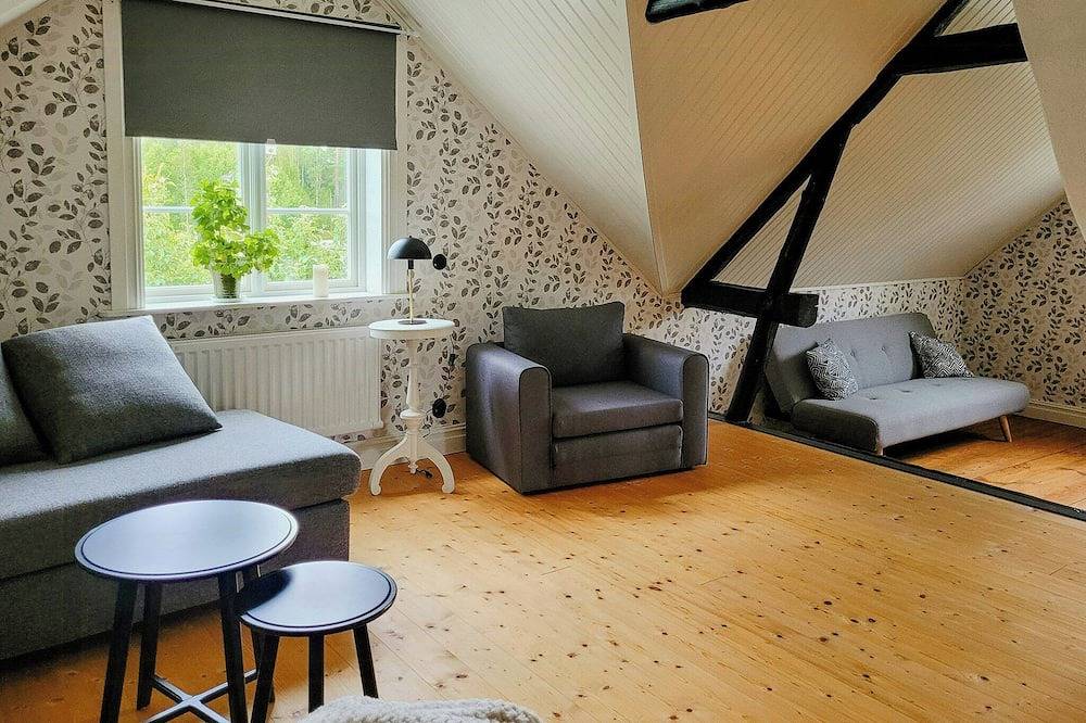 Ländliches Haus aus dem 19. Jahrhundert in der Nähe von Götlunda in Arboga, Hjälmaren