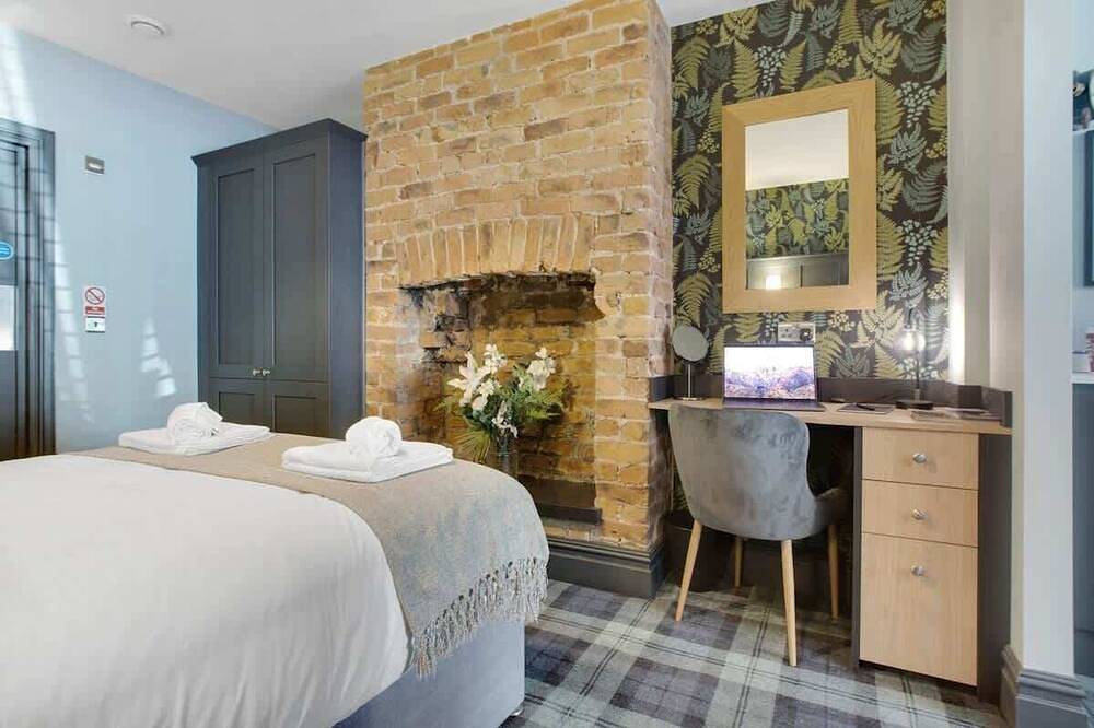 Entire apartment, Stylish 1Br Home | Near Station | by Stay With Us in Hartlepool