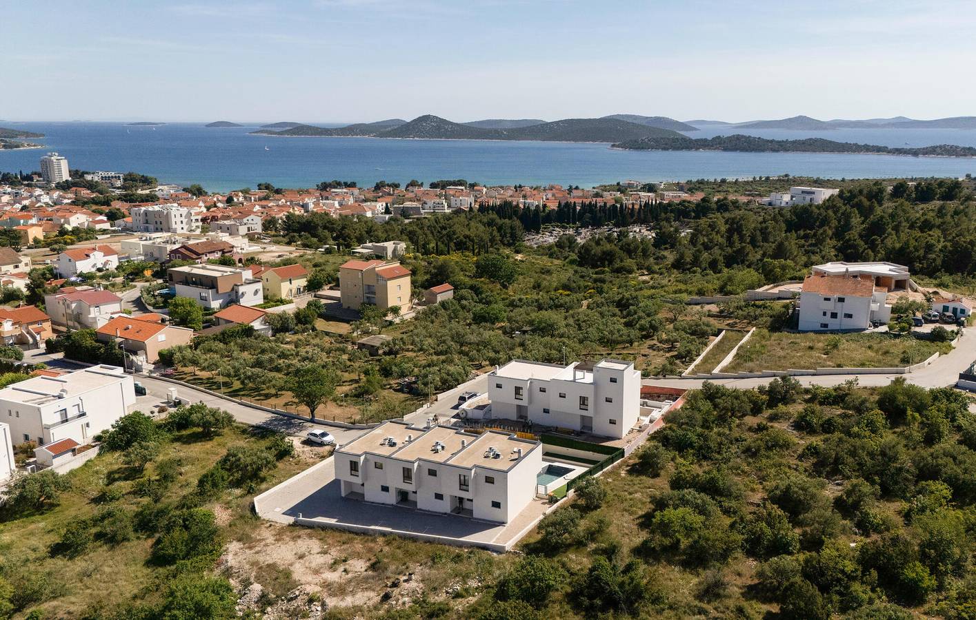 Ruim appartement van 150 m² met zwembad, wifi en toegang tot het strand – op 1,5 km afstand in Vodice, Šibenik-Knin