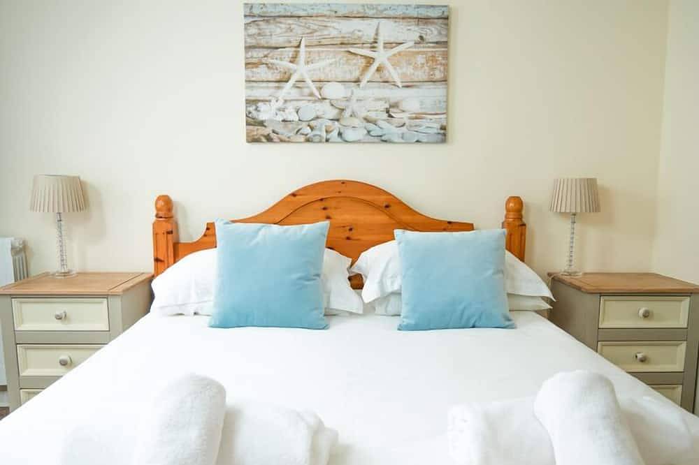 Hel lejlighed, Modern apartment in picturesque north Guernsey, by beautiful bay and Vale Castle in Guernsey