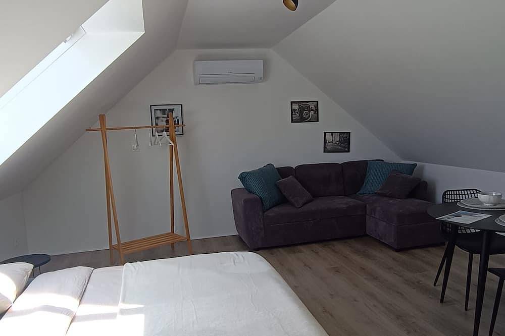 Appartement entier, Les Tournesols – Studio au calme, literie neuve, au centre de la Baie de Somme in Woincourt, Région d'Abbeville