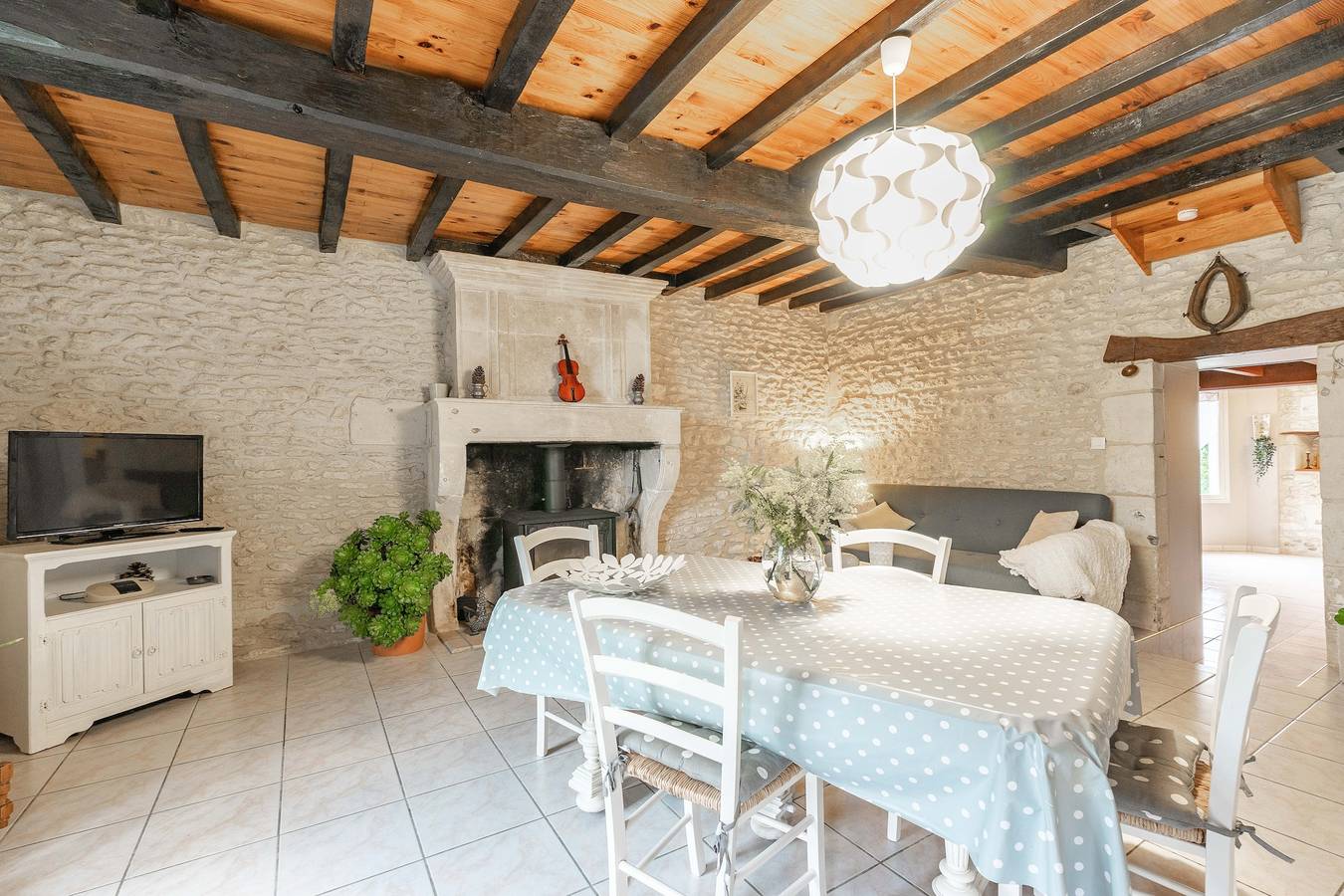 Gîte Les Hauts De L'estuaire con terraza privada, jardín privado y Wi-Fi in Boutenac-Touvent, Saintes region