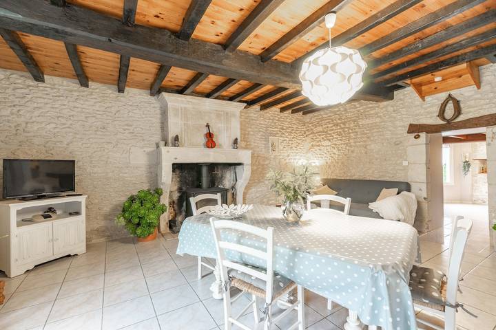Gîte Les Hauts De L'estuaire con terraza privada, jardín privado y Wi-Fi in Boutenac-Touvent, Saintes region