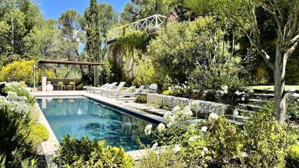 Gîte pour 15 personnes, avec jardin et piscine à Rognes