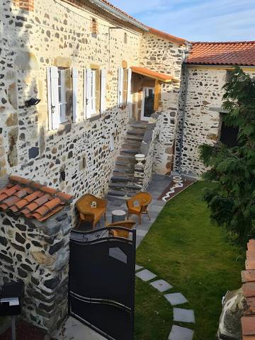 Location de vacances pour 7 personnes, avec balcon et jardin dans Augnat