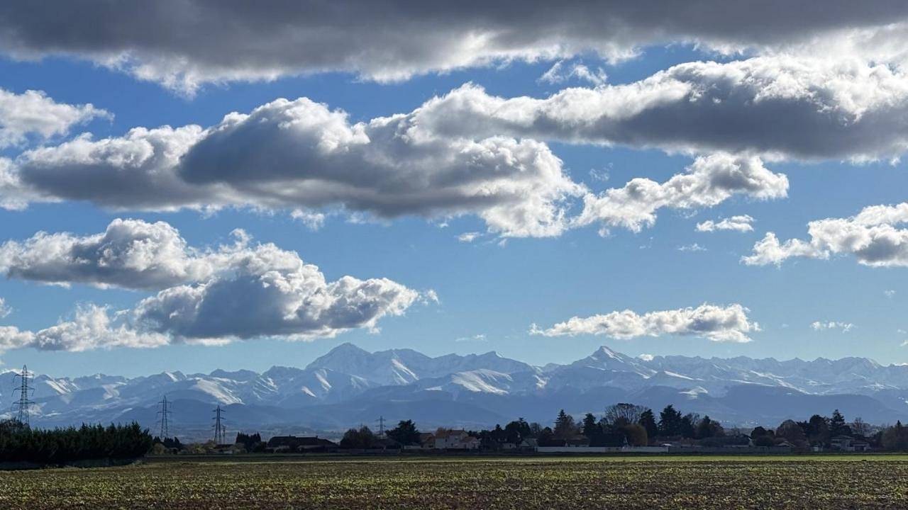 Appartement entier, La Grange Moderne, entre Montagnes & Océan in Bordères-sur-l'Échez, Hautes-Pyrénées