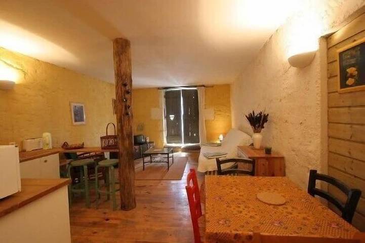Apartamento entero, Laure de Noves: casa de 40 m² con terraza junto a la piscina in Noves, Region de Arles