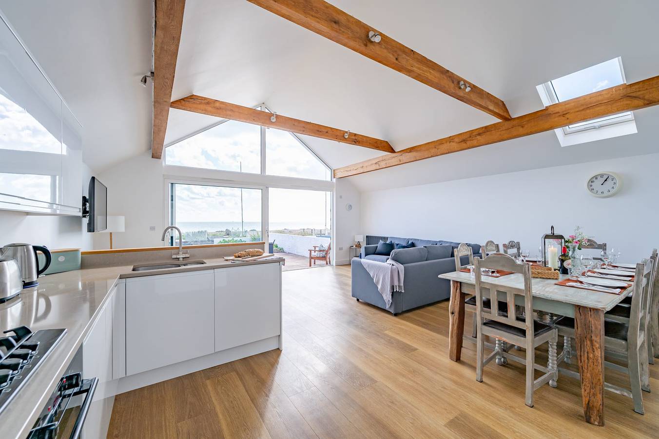 Oceanfront Bungalow with Stunning Beach Views in Pevensey, East Sussex