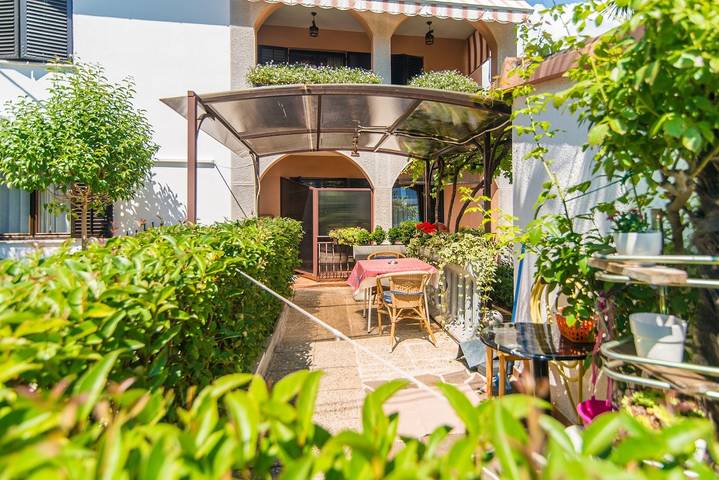 Ferienwohnung für 4 Personen, mit Balkon/Terrasse und Meerblick in Funtana