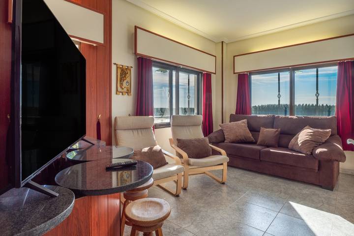 Apartamento entero, Casa vacacional 'Monumento al Camionero', Valle del río Tera, cerca de Benavente in Santibáñez de Tera, Provincia de Zamora