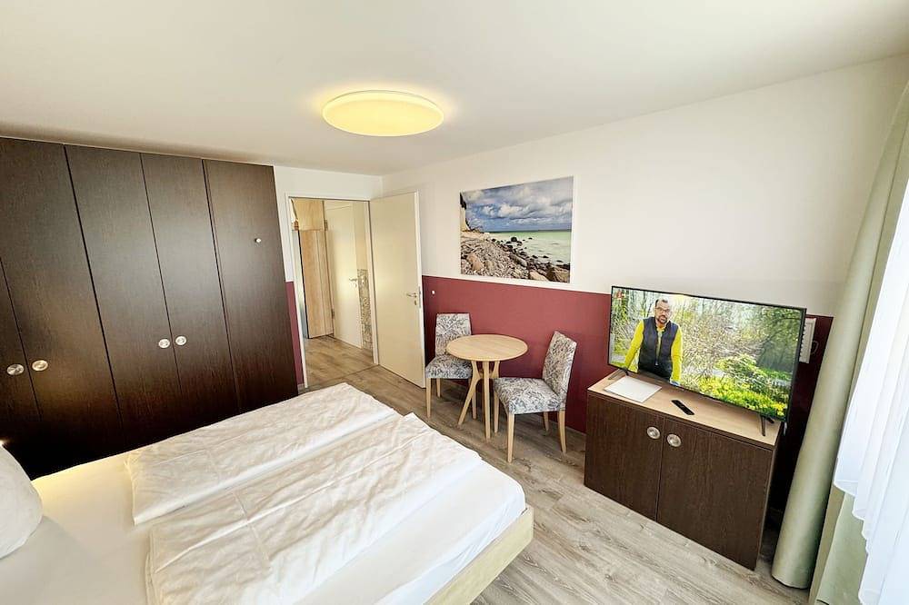Ganze Wohnung, Wohnung 03 mit Terrasse und Boddenblick - Mr: Haus Inselperle mit Blick auf den in Alt Reddevitz, Mönchgut