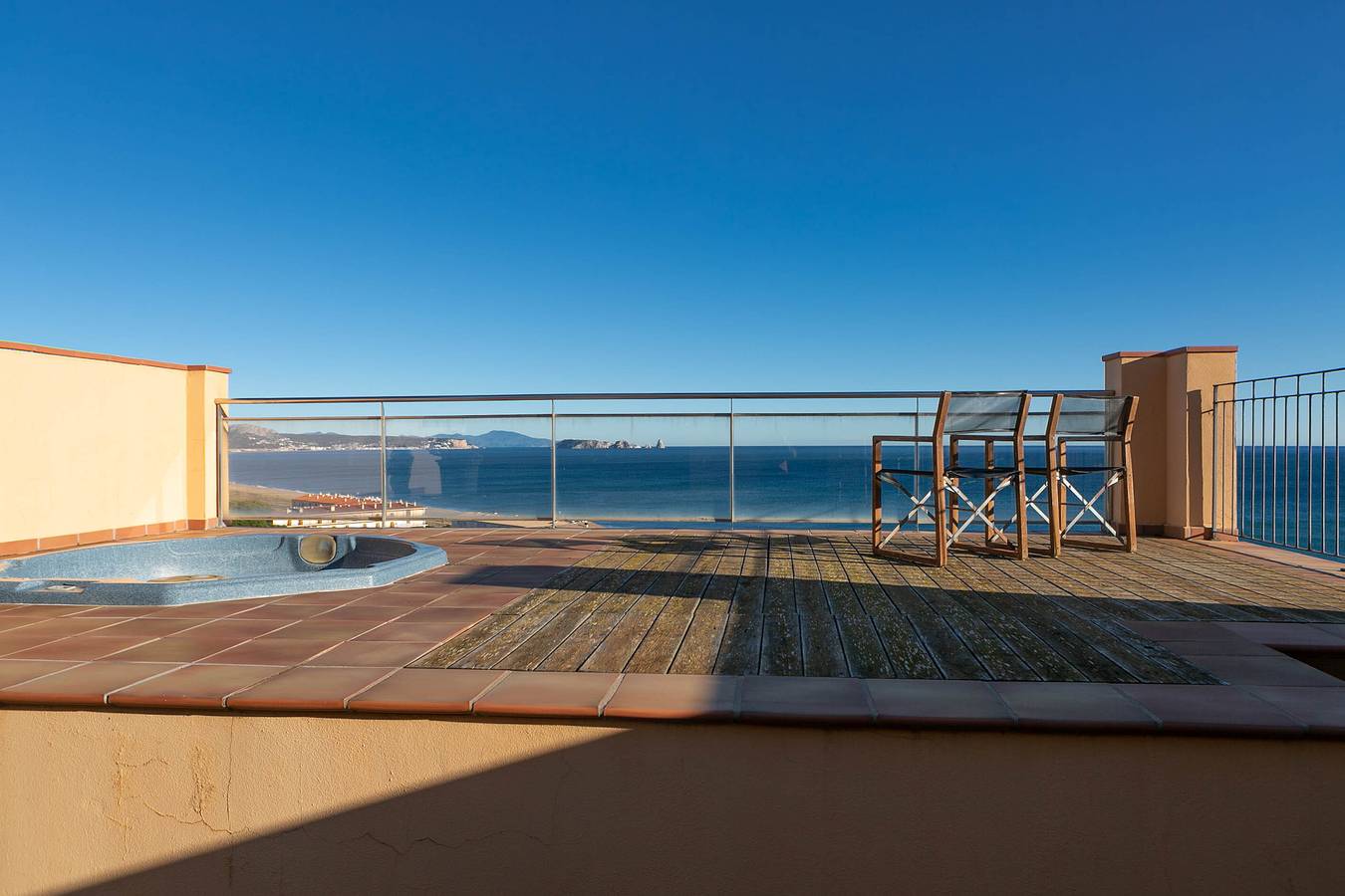 Entire apartment, 2 bedroom apartment in Sa Punta, Begur- Sea views, terrace, pool and access to the beach (Ref:H29) in Begur, Costa Brava