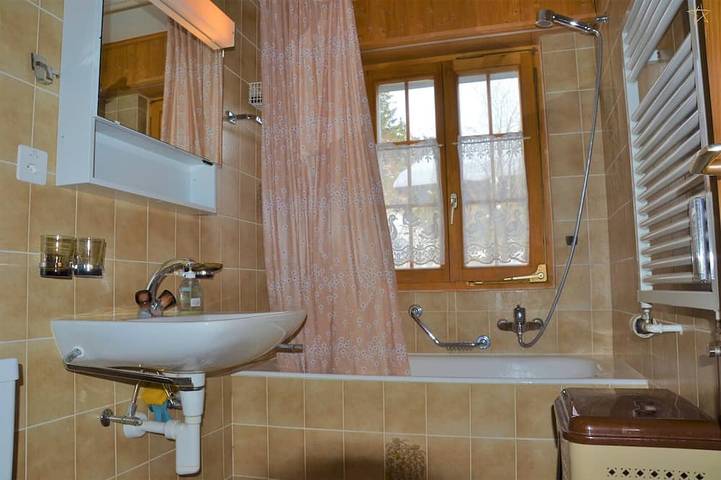 Ganze Wohnung, Draußen: Wohnung für 5-6 Personen im 4. Stock mit Aufzug, Balkon mit Panoramablick auf die 4.000 m, in Saint Luc, Anniviers