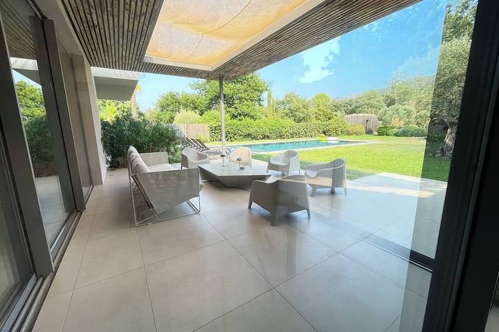 Architect-designed villa at the foot of the Albères Mountains, 7 km from the beaches in Sorède, Mediterranean Coast (France)