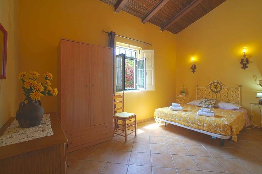 Schitterend vrijstaand vakantiehuis voor 8 personen met privé zwembad, Wifi, Tv, terras en parking in Paderne, Faro District