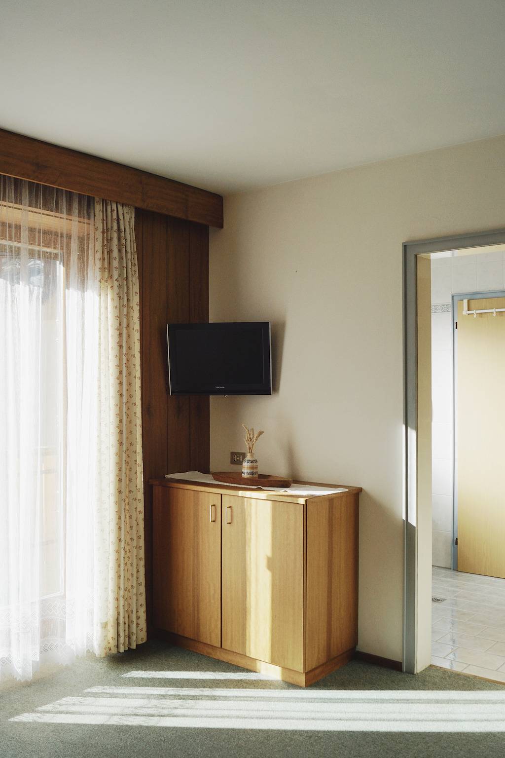 Entire apartment, Holiday Apartment '2' with Mountain View, Shared Garden and Wi-Fi in Ortisei, Dolomiti Superski