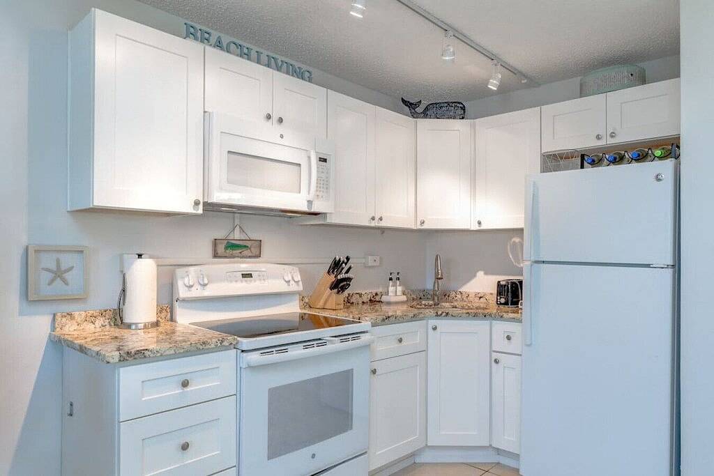 Ganze Wohnung, Waterfront Condo – Pool, Tiki Bar and Marina in Sombrero Beach, Marathon