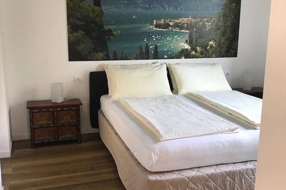 Ganze Wohnung, Der Dachboden der Villa Ca 'Bianca 16 in Torri del Benaco, Gardasee-Berge