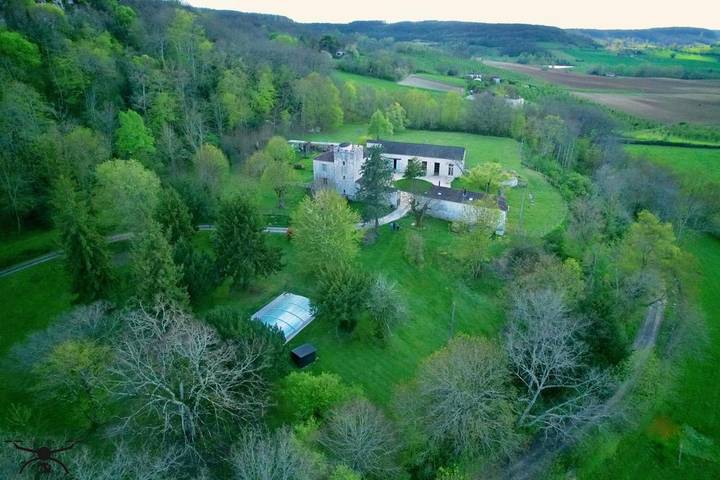 Maison de vacances pour 2 personnes, avec Terrasse et Jardin ainsi que Piscine et Vue à Penne-d'Agenais
