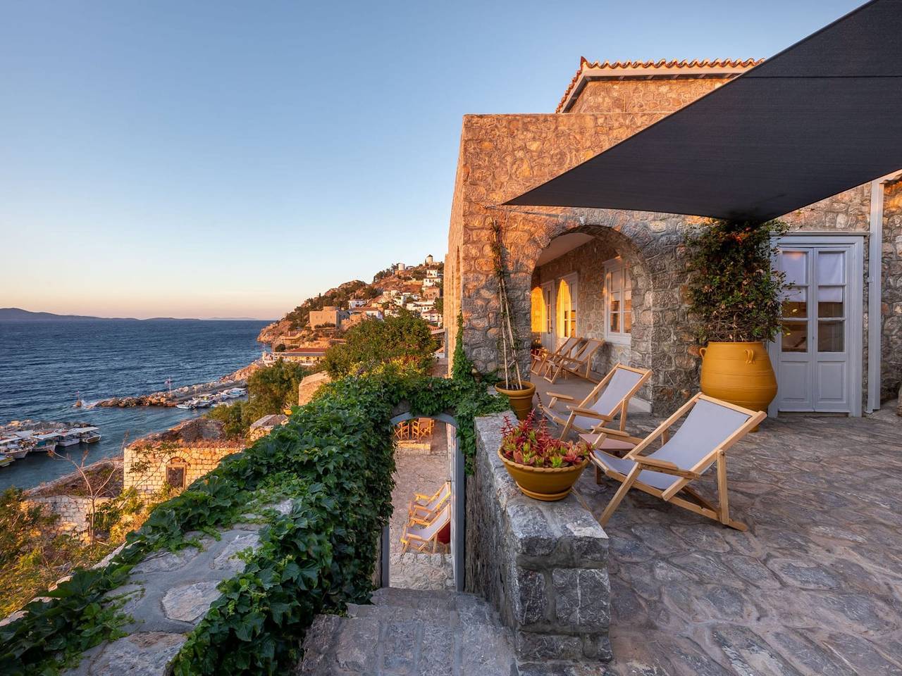 Noctheris Beachfront Suite, Divine Sea Views, Furnished Terrace, Hydra in Hydra